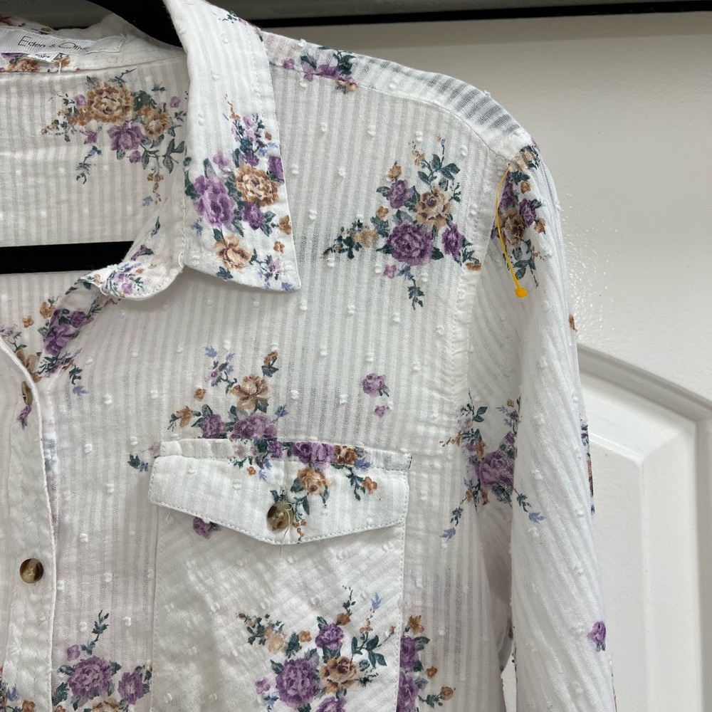 Eden & Olivia Floral Button Down Top - Picture 4 of 5